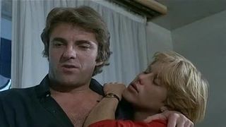 Две милфы насладились кунилингусом своих заросших промежностей от одного мужчины