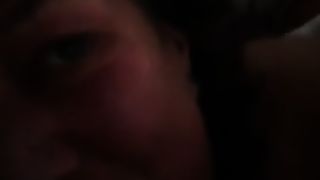 Жирная тёща в кровати на камеру старательно сосёт зятю член